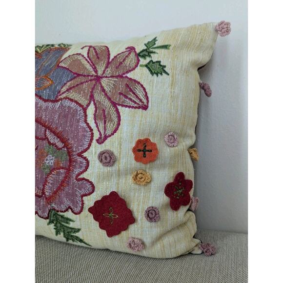 Pier 1 Decorative Pillow Embroidered Red Floral Flowers Gold Glitter Crochet - Picture 2 of 6